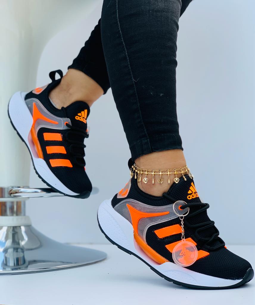 Tenis ADIDAS 5.56: Estilo y Comodidad para tus Pies